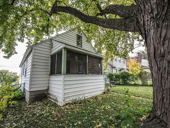 5th image of 60 Rose Ave W