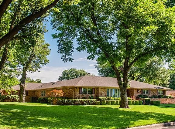 2nd image of 1505 Acapulco Dr