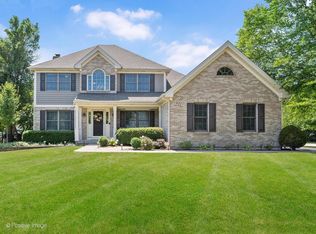 900 Meadow Ridge Dr, West Chicago, IL 60185