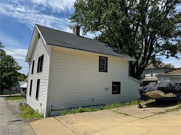 2nd image of 817 Ashbaugh Ln