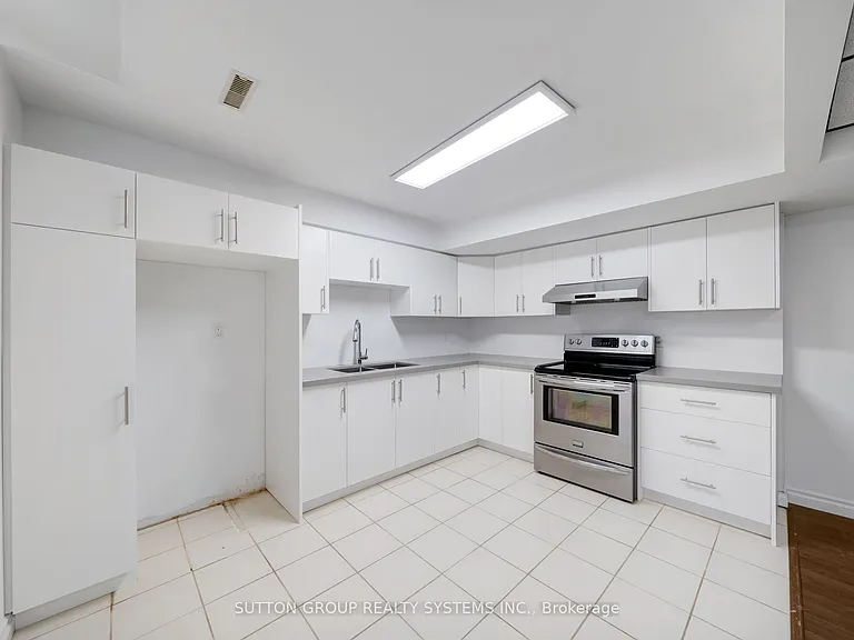 56 Ballard Cres #LOWER — Photo 9