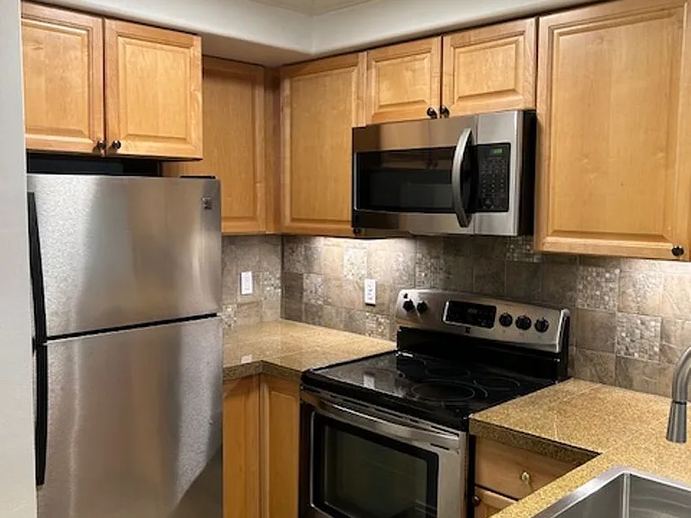 2805 NE 125th St #303 — Photo 5