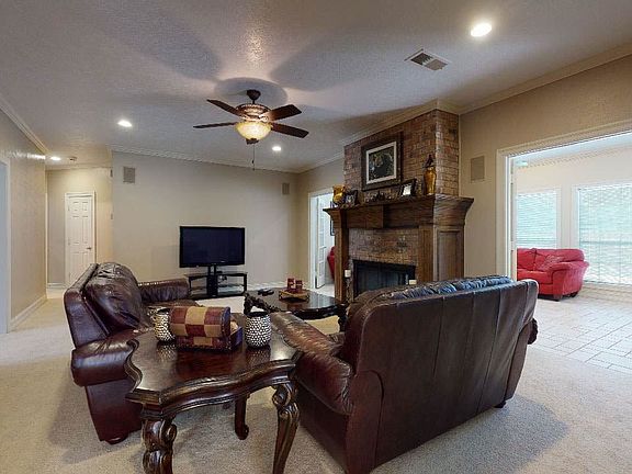 4th image of 6170 Sheridan Oaks Dr