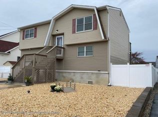 3132 Oceanic Dr, Toms River, NJ 08753