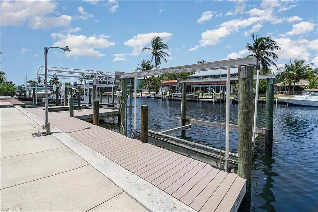 2 bed, 2.0 bath, 1488 sqft, $5,950 — Photo 4