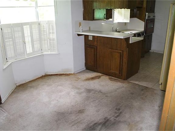 3rd image of 5102 Carmona Ln