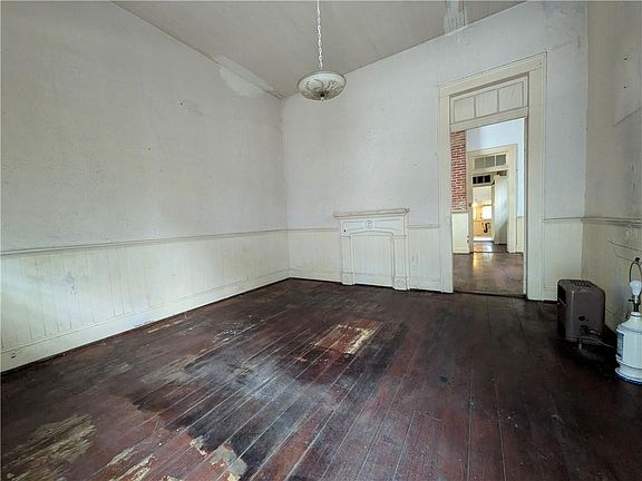 3rd image of 1030 France St