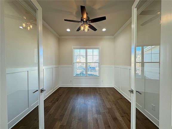 5th image of 2715 Nova Ave