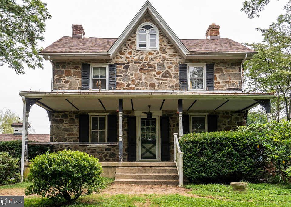 1st image of 9 Martins Ct