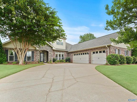 4th image of 202 Pebble Creek Dr SW