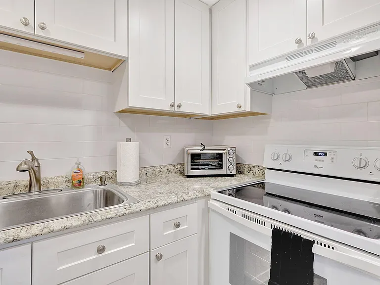 825 E Normandy Trl #R — Photo 9