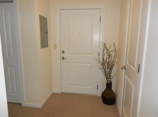 996 Main St APT 216, Branford, CT 06405