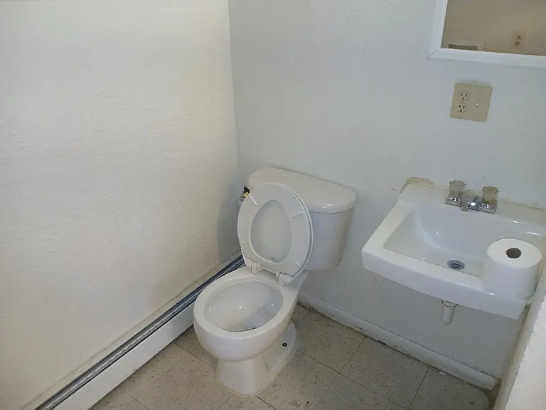 370 S Wagon Wheel Dr #C — Photo 7