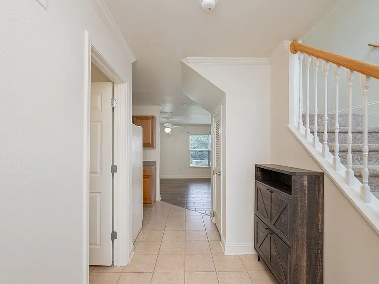715 Majestic Dr — Photo 6