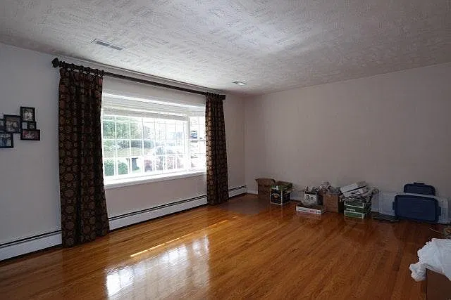 3 bed, 2646 sqft, $2,400 — Photo 4
