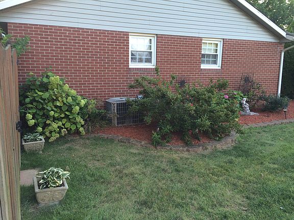 3rd image of 627 Parkeway Dr