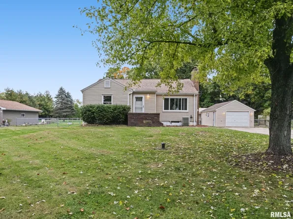 1010 Spring Bay Rd, East Peoria, IL 61611
