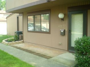 26677 Lake Of The Falls Blvd, Olmsted Falls, OH 44138