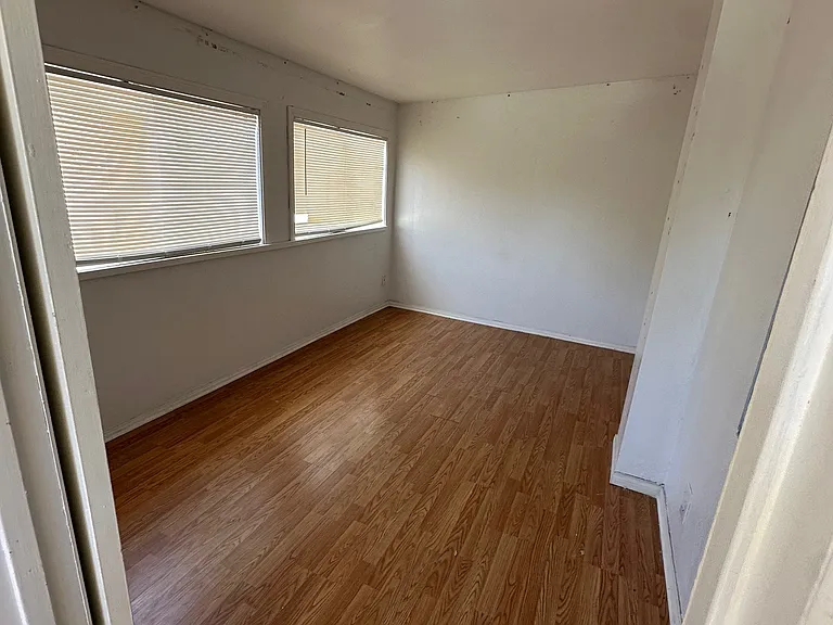 733 Canada Trl — Photo 8