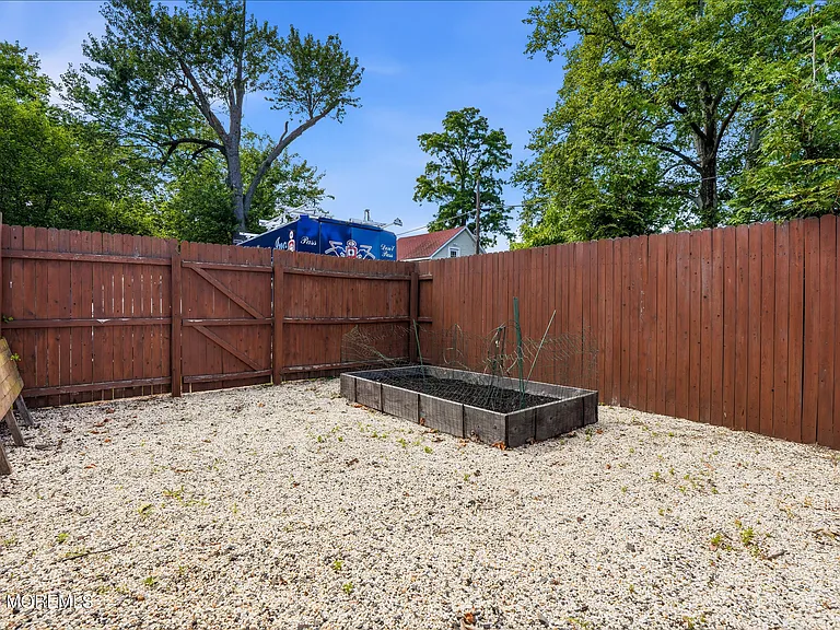 69 Linden Pl — Photo 32