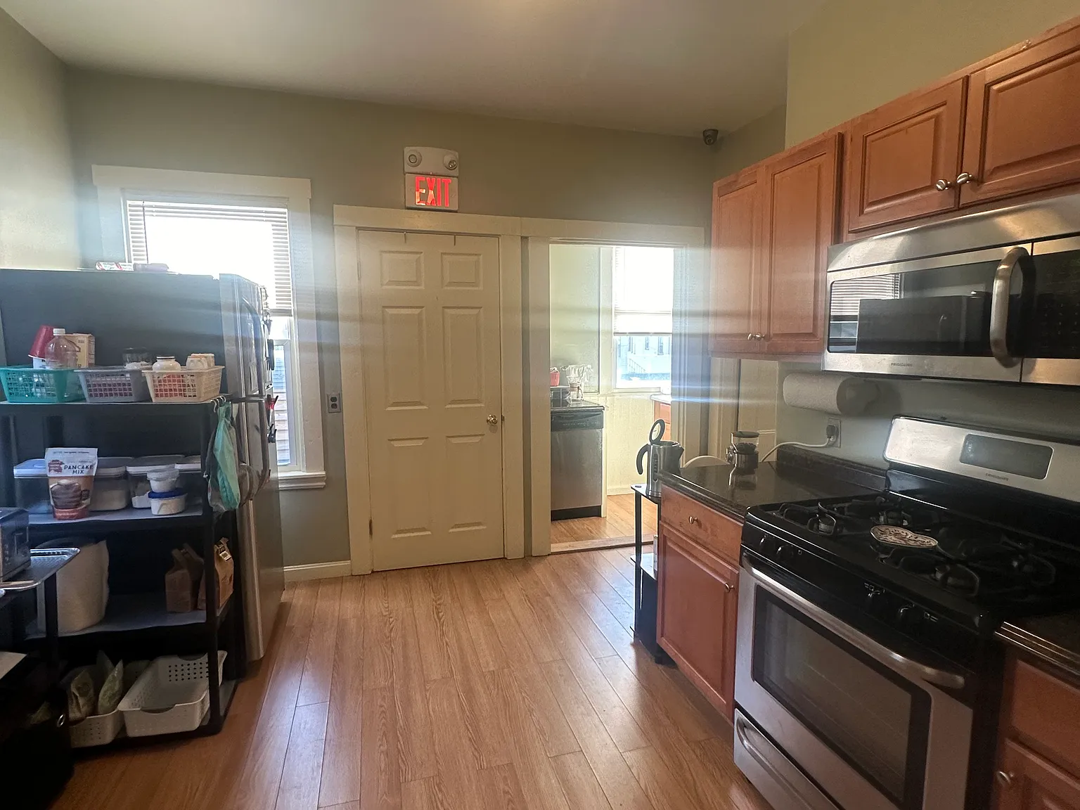 3 bed, 1600 sqft, $5,400 — Photo 2