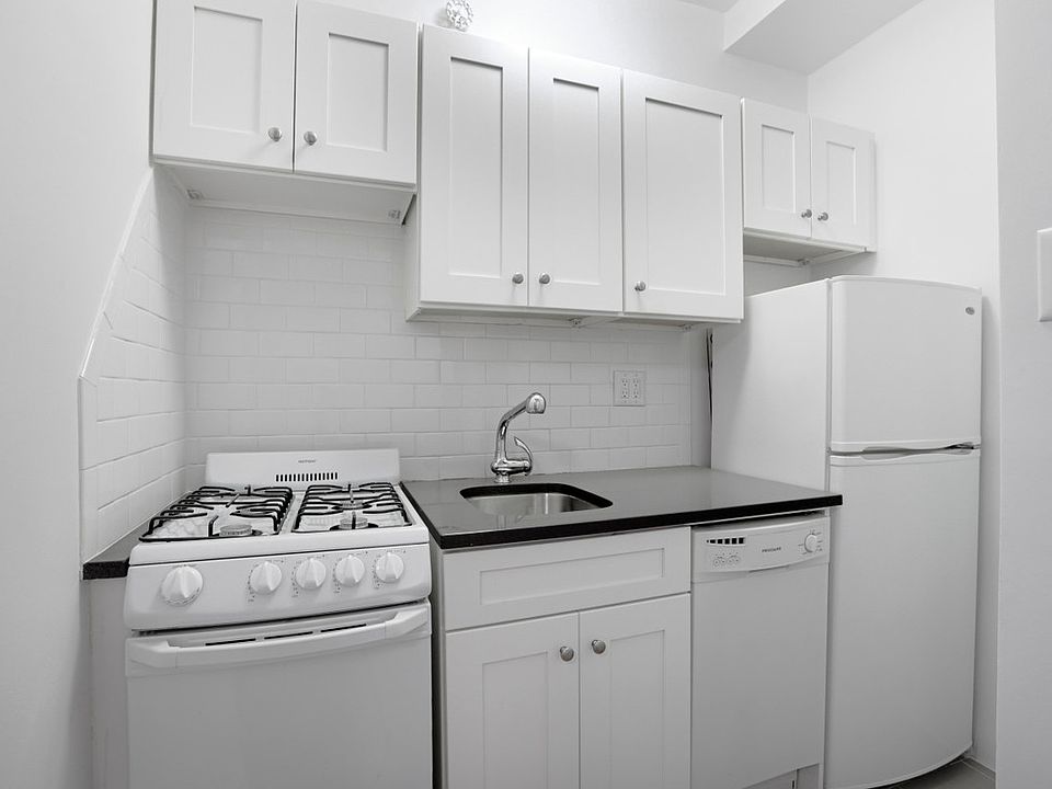 1st image of 160 W 71st St APT 4D