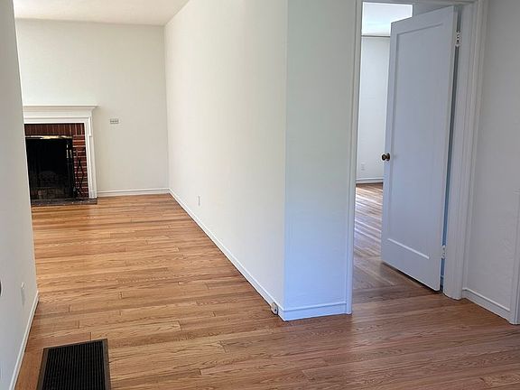 2nd image of 11 Arlington Ln