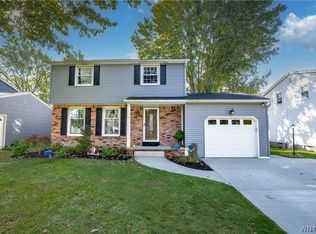 55 Gatewood Ln, Williamsville, NY 14221