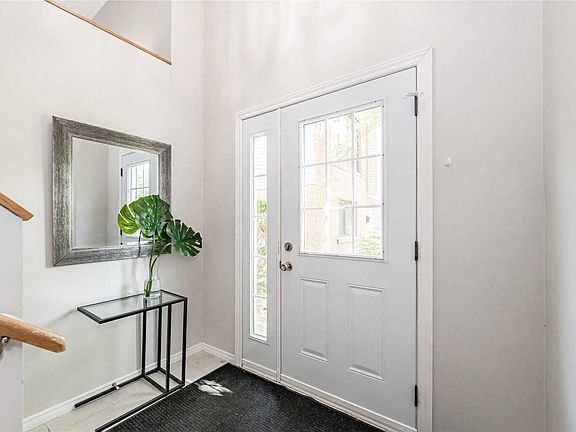 4th image of 376 Churchill Ct #B