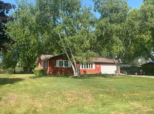 425 Kirkwood Dr, Oshkosh, WI 54904