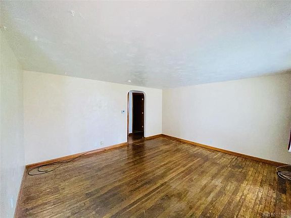 3rd image of 641 W Florence Ave