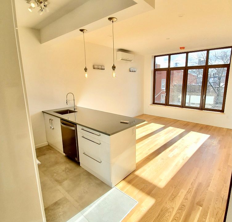 1st image of 258 Eckford St #4