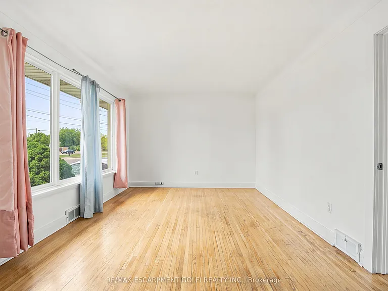602 Geneva St — Photo 4