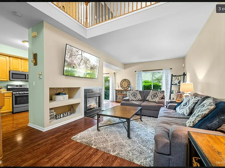 1076 Parkhill Cir — Photo 3