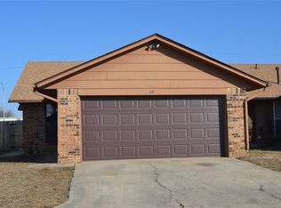 619 Peppertree Ln, Midwest City, OK 73110