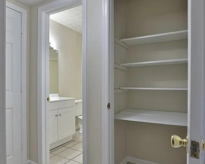450 E Norwich Ave — Photo 14