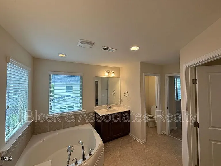 238 Begen St — Photo 20