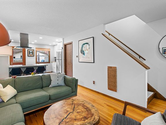 4th image of 2434 31st Ave S
