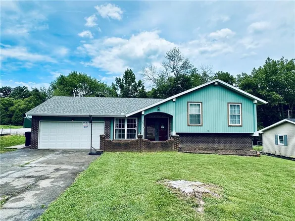 207 W Birch Dr, Windsor, MO 65360