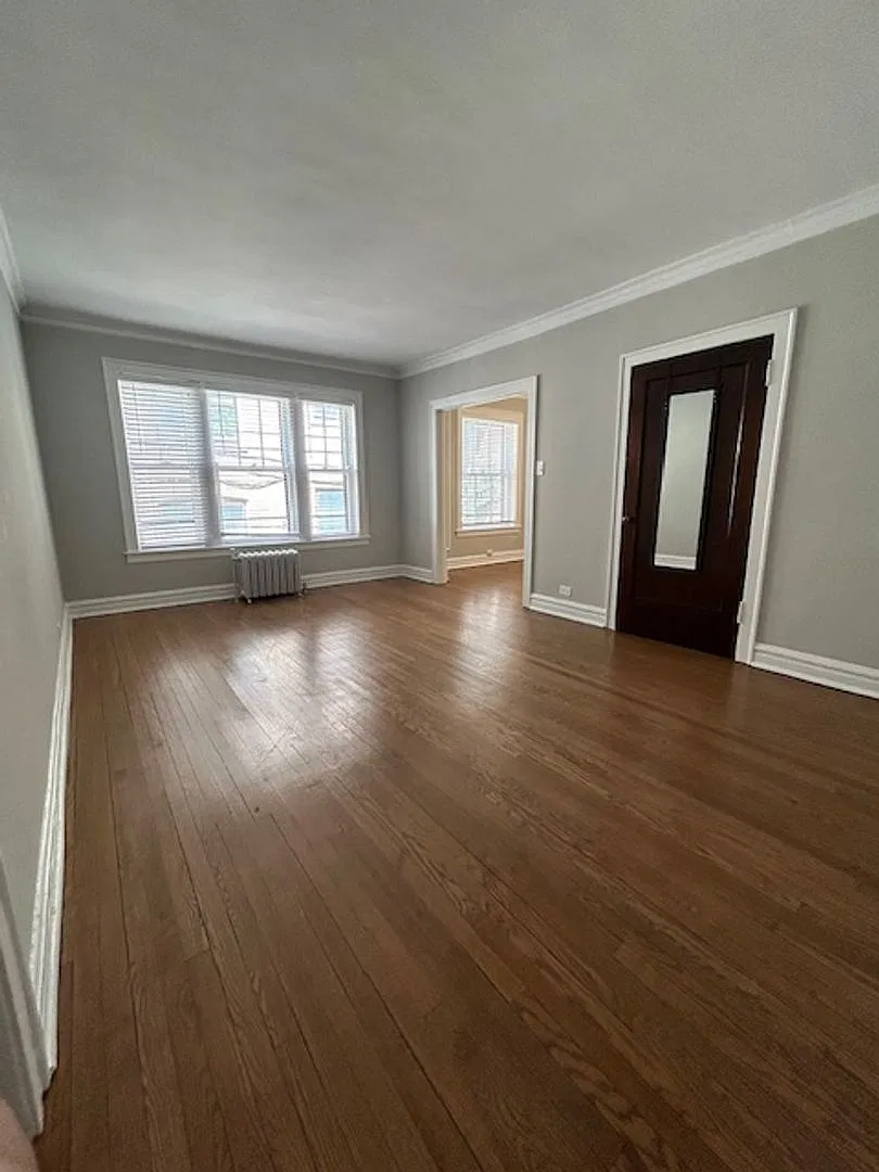 XL Edgewater One Bed/One Bath in Historic Building ~ Cats Welcome! — Photo 4