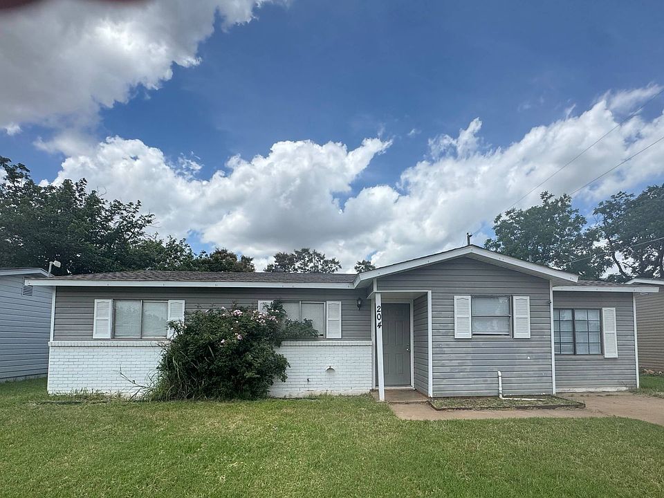 1st image of 204 W Garden Dr