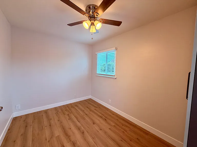 195 E Hullett St — Photo 10