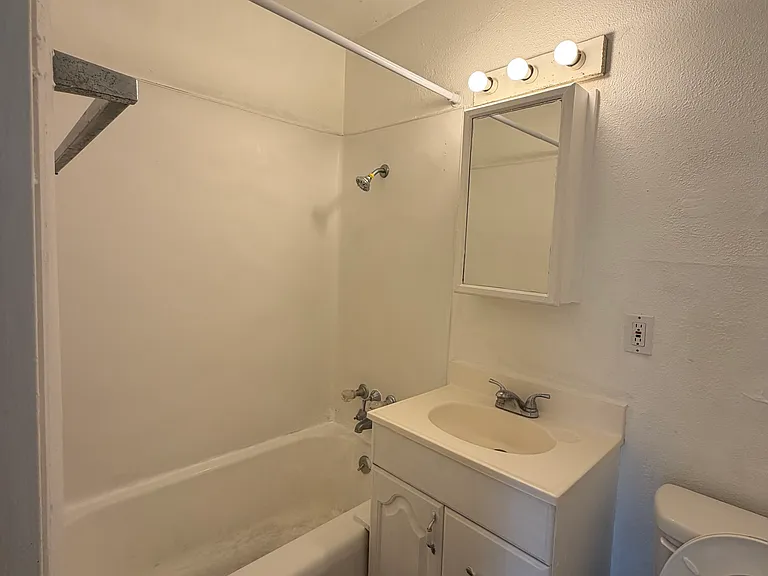 1453 S 308th St #4 — Photo 6
