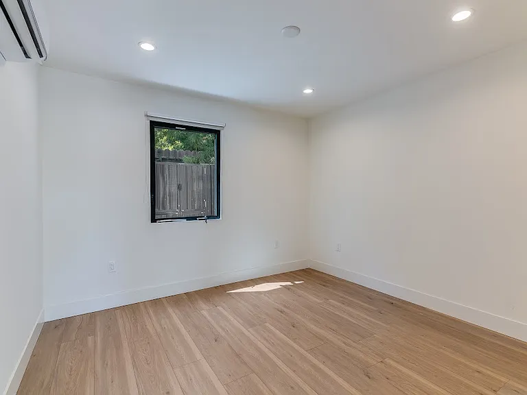 10385 Ilona Ave — Photo 29