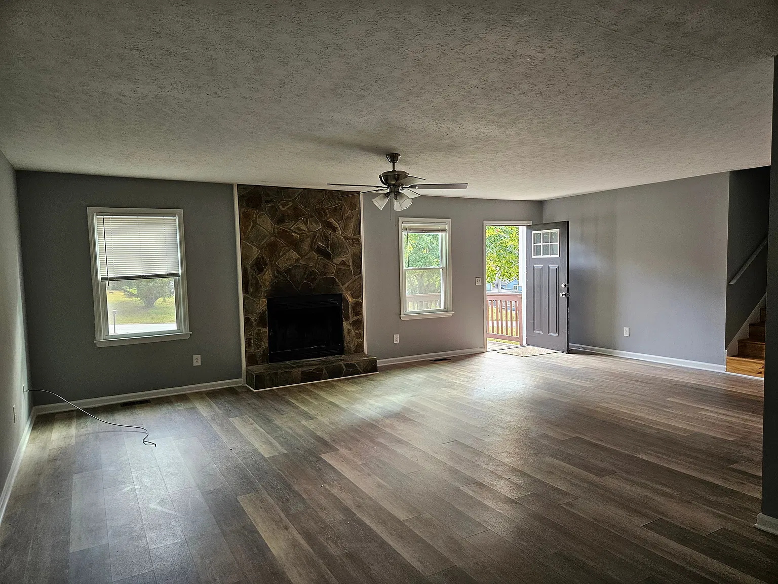 3 bed, 2.0 bath, 2076 sqft, $2,250 — Photo 3