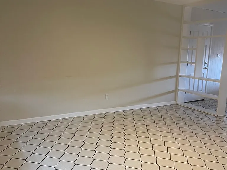 512 S Margo Dr — Photo 4