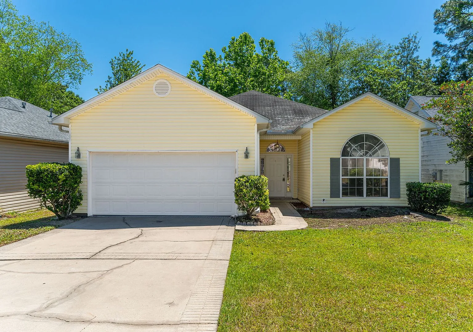 Lovely 3 Bedroom in the Heart of Niceville! — Photo 1