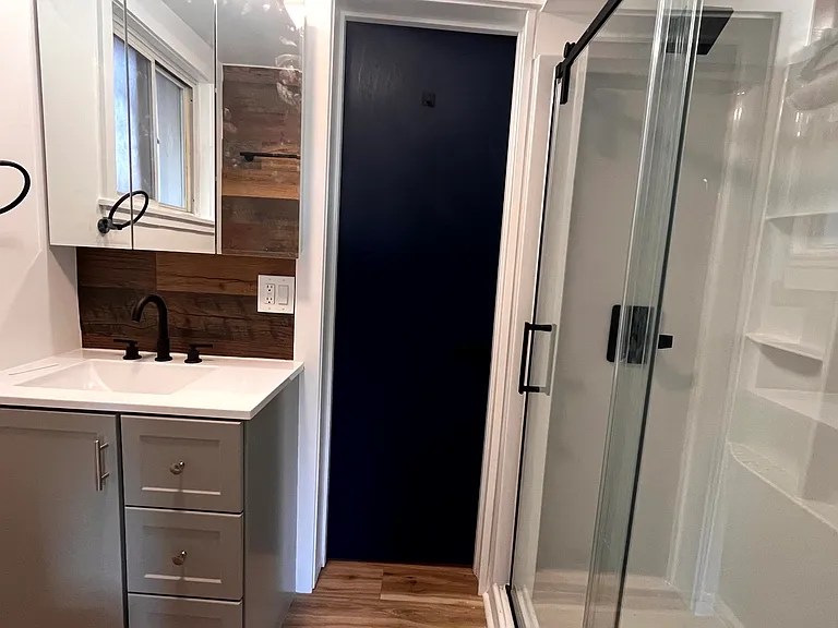 5737 Hobart St #1 — Photo 8