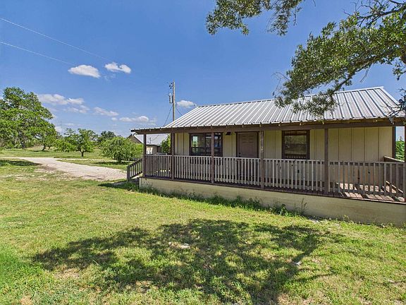 2nd image of 105 Hill Country Cabin Ln