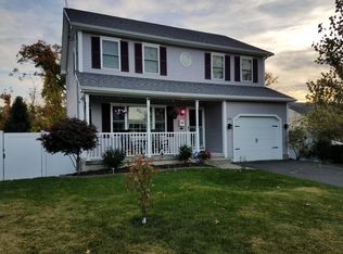 93 Agnes St, Springfield, MA 01118